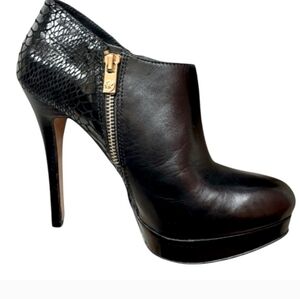 Michael Kors black platform ankle boots.Sz 8.5. NWOT. Leather-gold trim